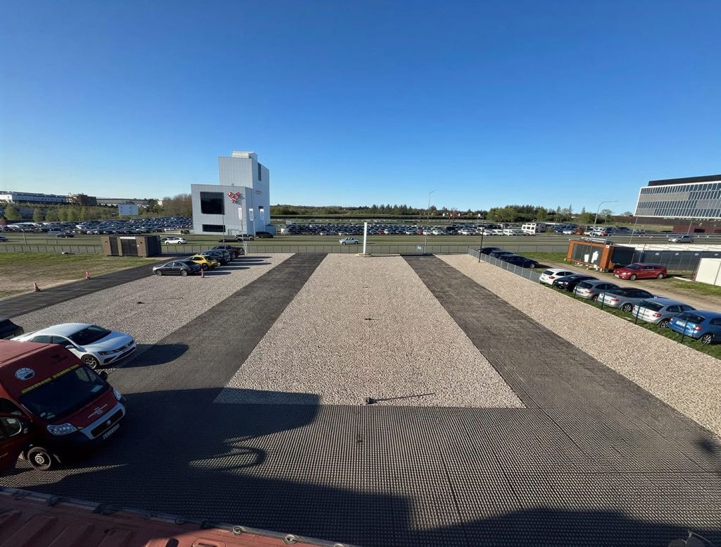 Odlotowy Parking Rębiechowo - parking samoobsługowy przy lotnisku Gdańsk GDN