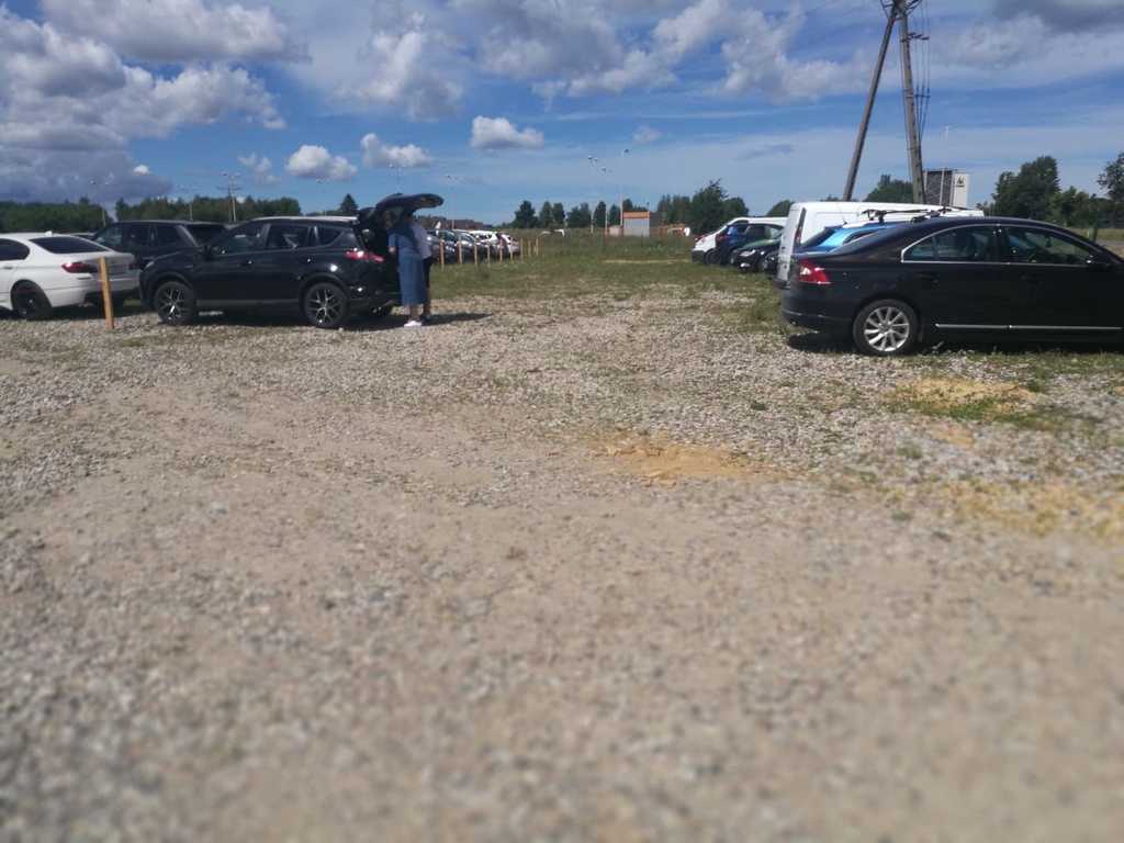 Zdjecie parkingu P8 przy lotnisku w Gdańsku