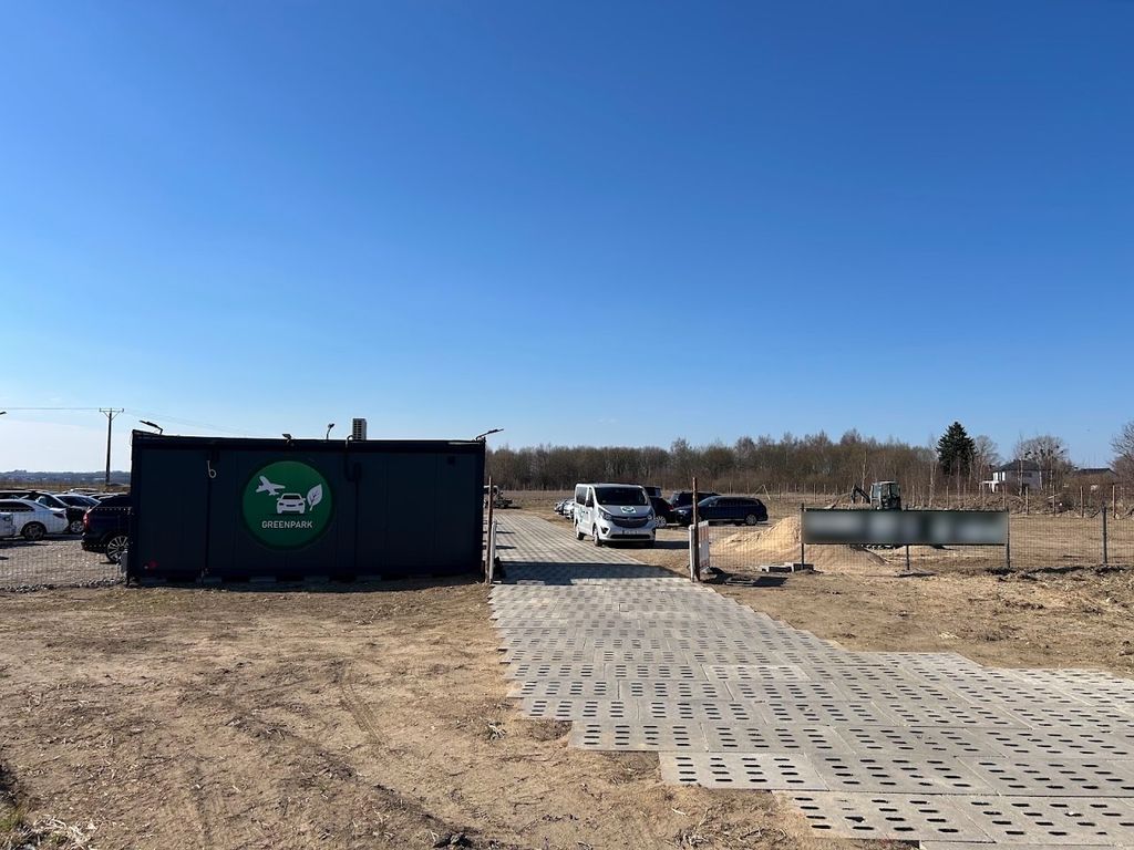 GreenPark Parking Lotniskowy - wjazd i biuro obsługi - lotnisko Gdańsk-Rębiechowo (GDN)
