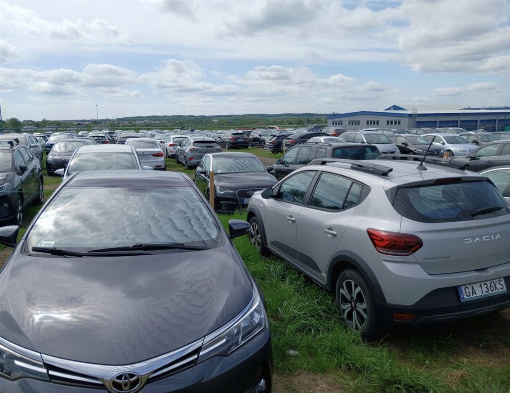 Parking P12 - lotnisko Gdańsk im. Lecha Wałęsy (GDN) - zdjęcie 3