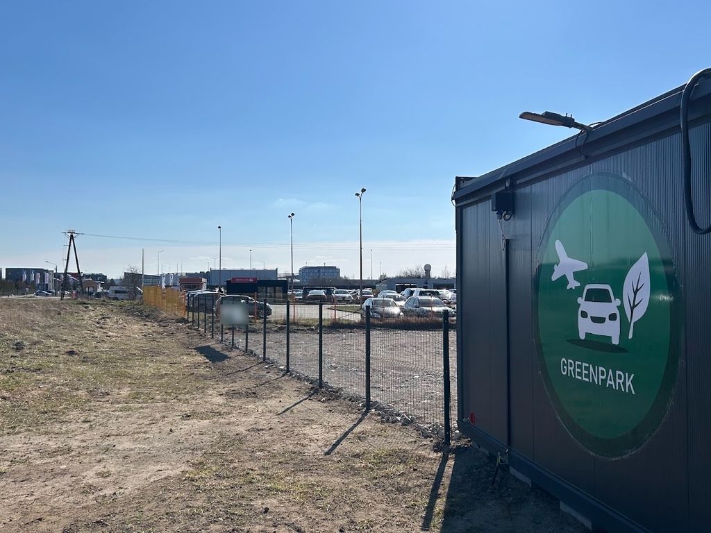 GreenPark Parking Lotniskowy - ogrodzony teren parkingu - lotnisko Gdańsk-Rębiechowo (GDN)
